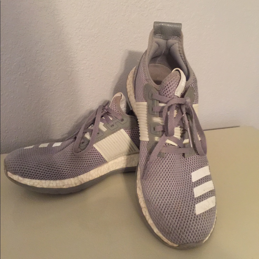 Women’s Adidas tennis shoes
